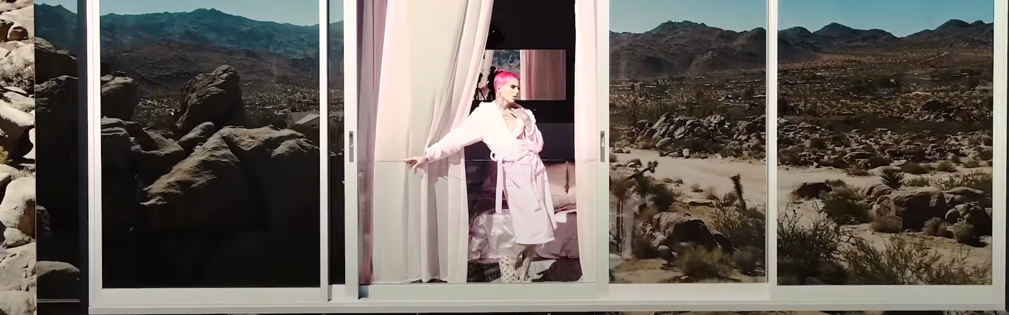 Jeffree-Star-Shines-In-Anna-Zuckerman-For-Jeffree-Star-Beauty-Reveal-Video Anna Zuckerman