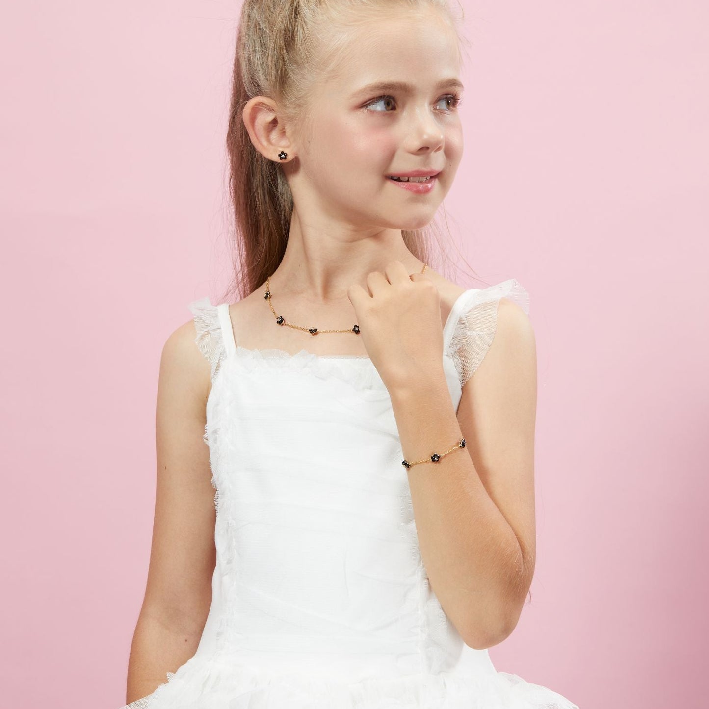 Petit Daisy Black Bracelet