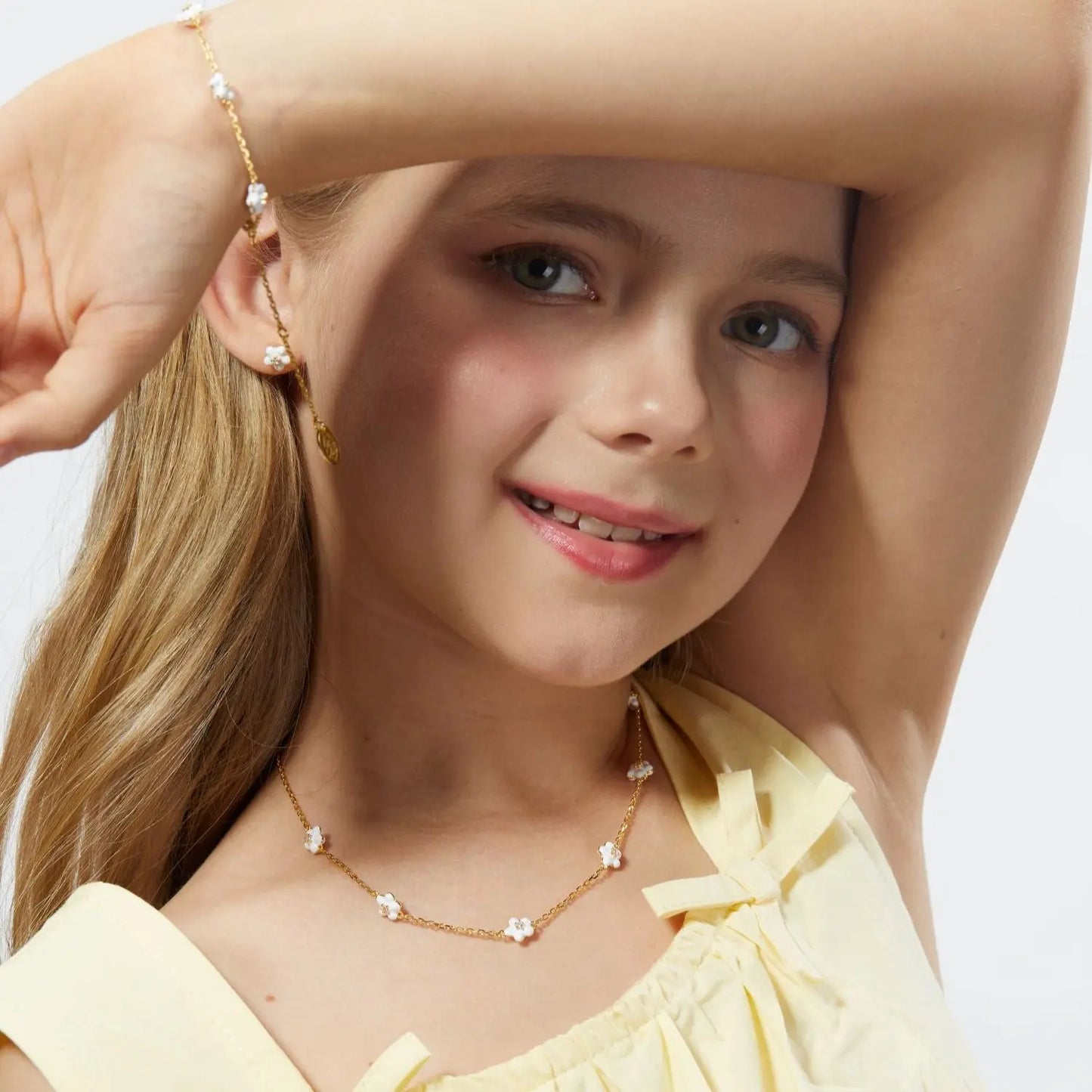 Petit Daisy White Bracelet Anna Zuckerman