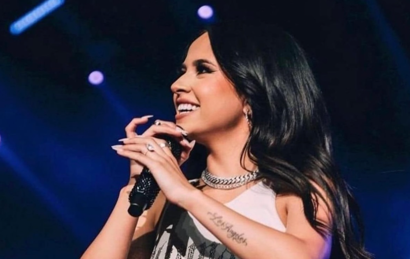 Becky G Wears Anna Zuckerman On Tour