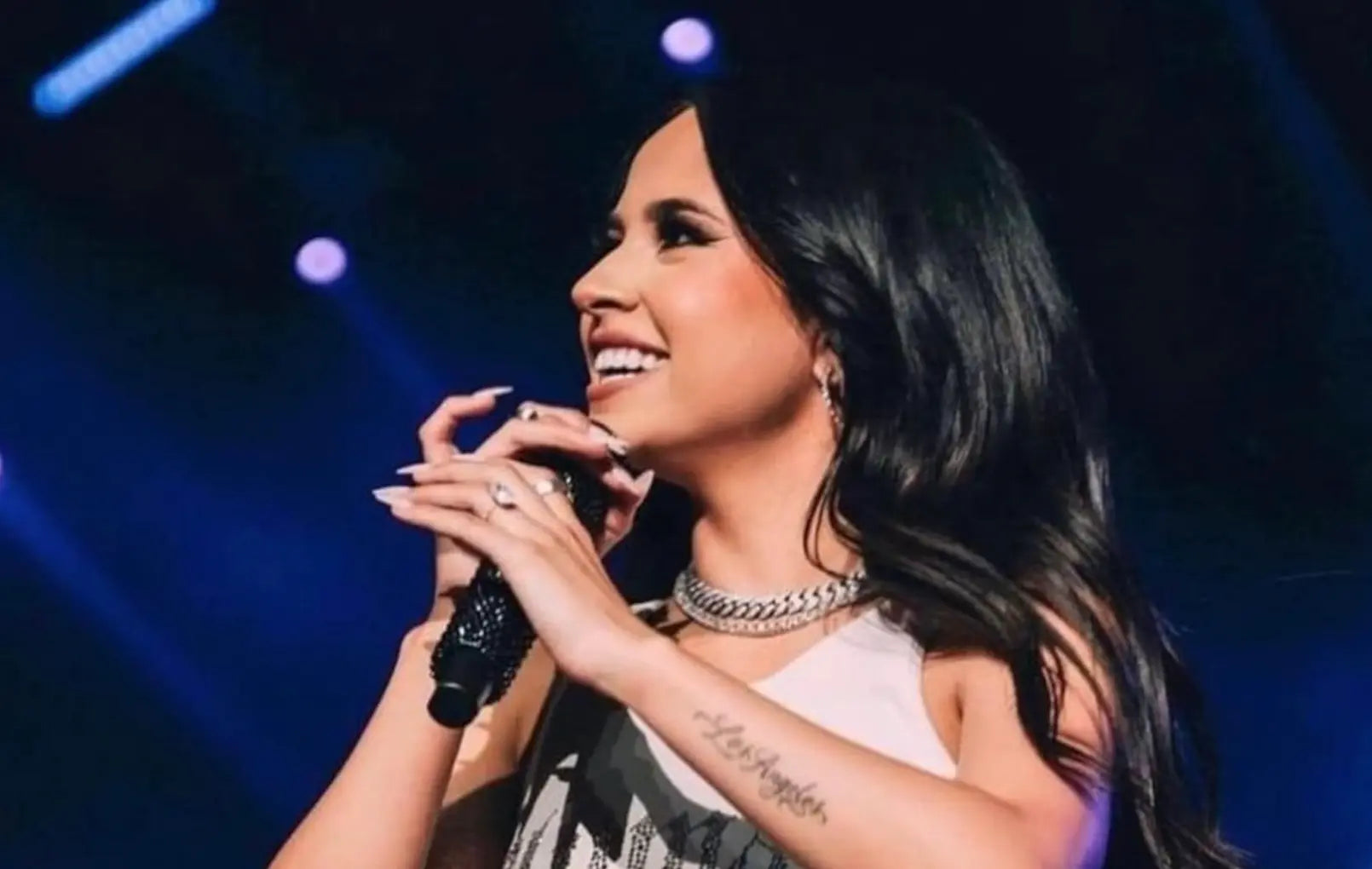 Becky G Wears Anna Zuckerman On Tour Anna Zuckerman