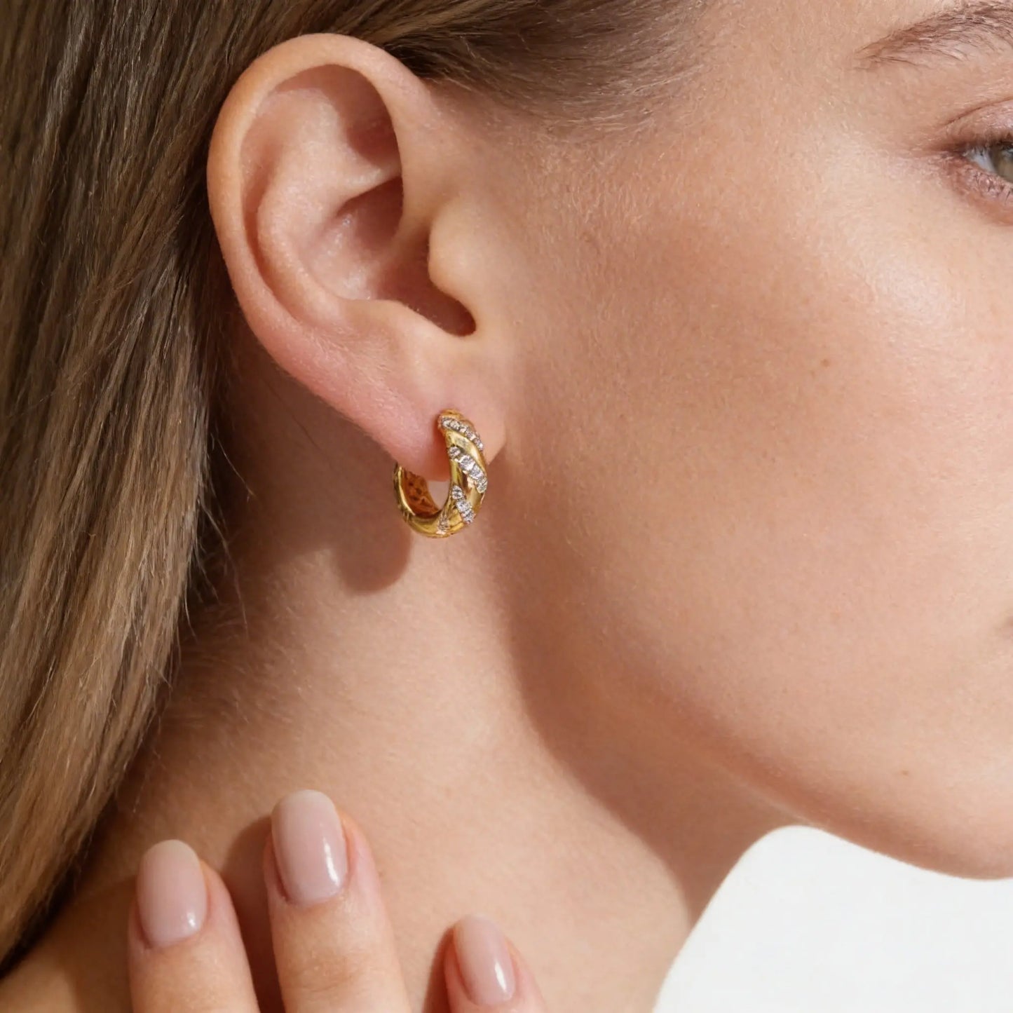 Cosmo Hoops in Gold Anna Zuckerman