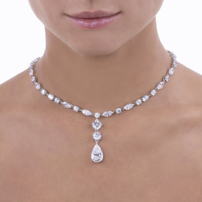 Elizabeth 32 Diamond White Necklace