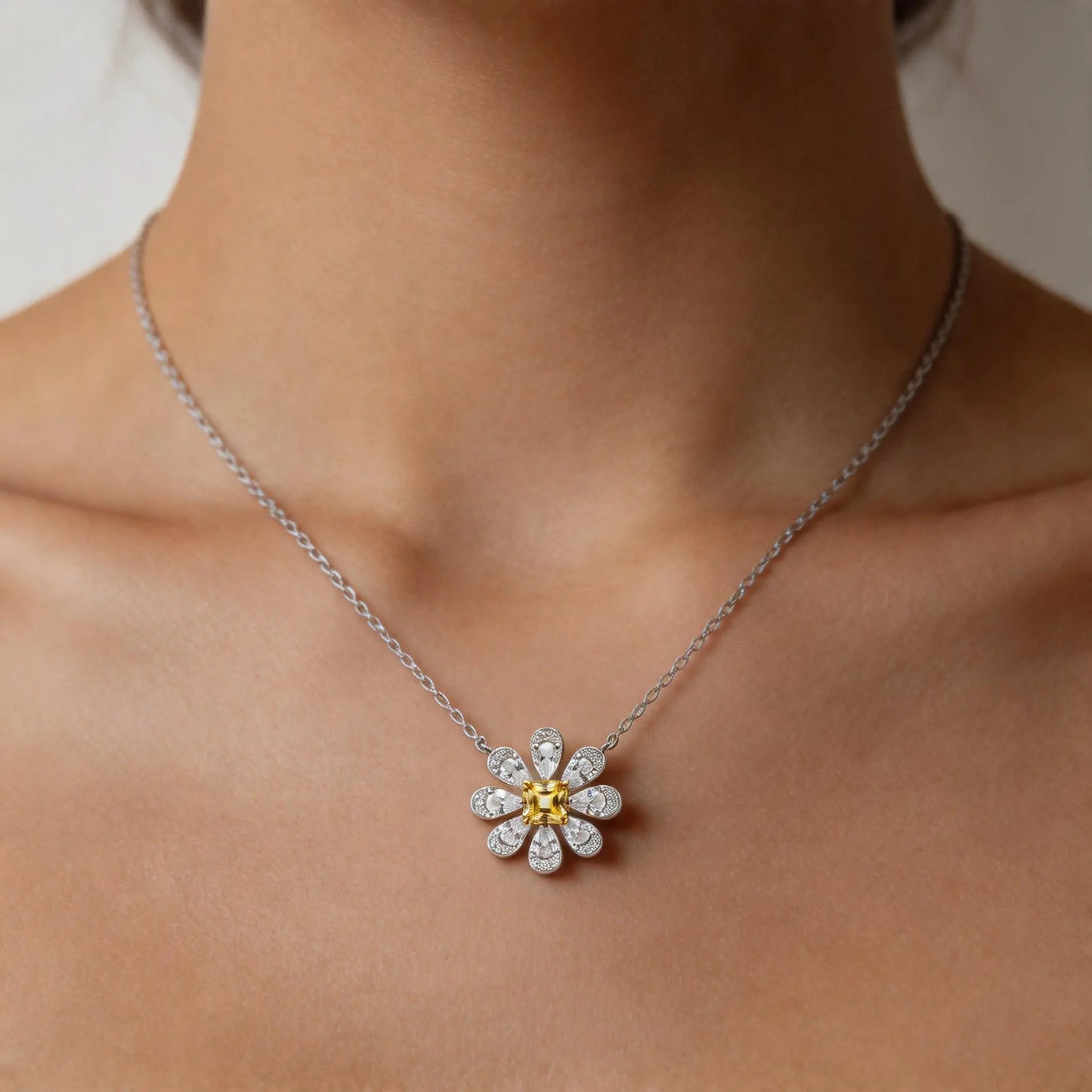 La Marguerite Necklace In Yellow