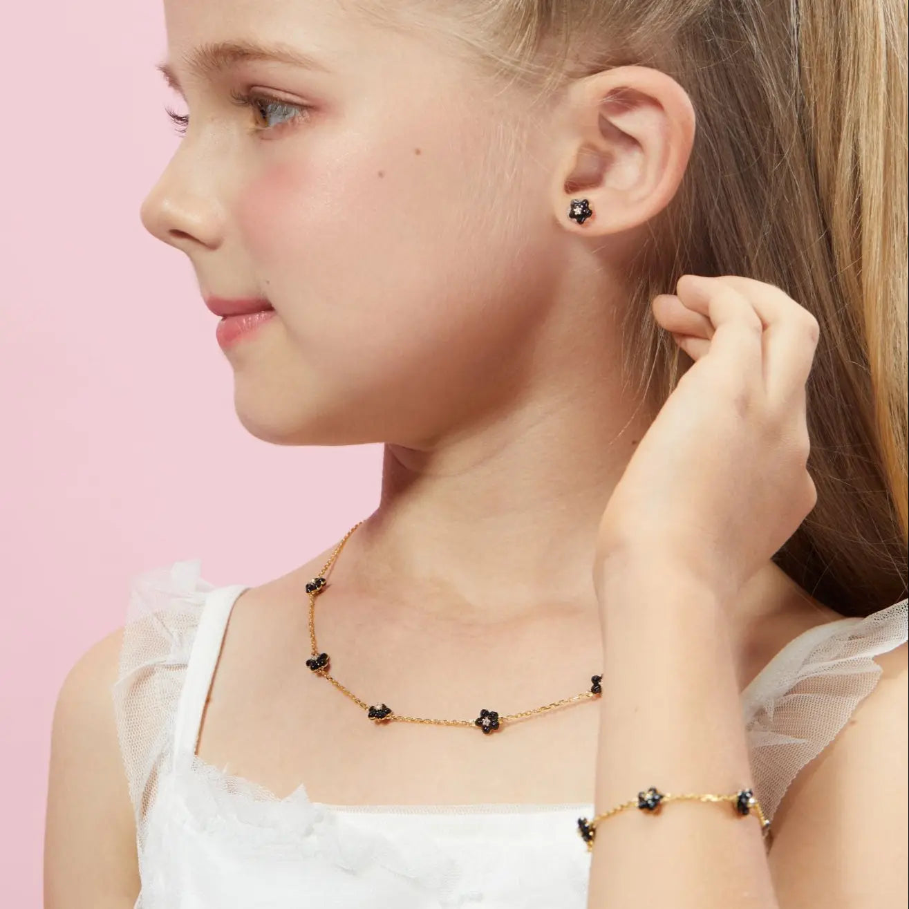 Petit Daisy Black Bracelet Anna Zuckerman
