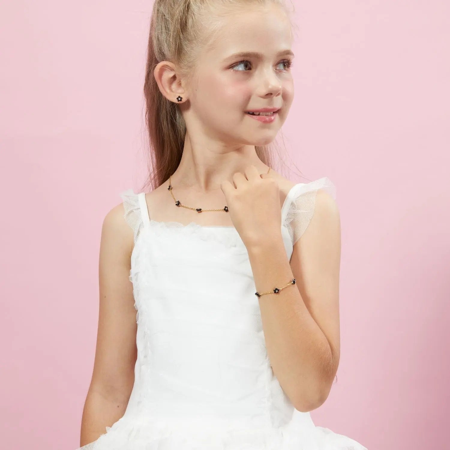 Petit Daisy Black Bracelet Anna Zuckerman