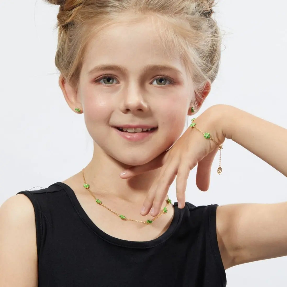 Petit Daisy Green Earrings Anna Zuckerman