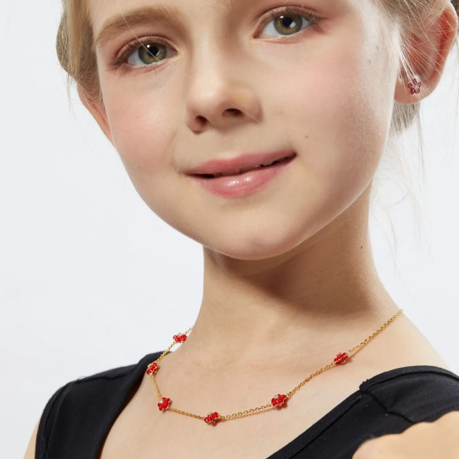 Petit Daisy Red Necklace Anna Zuckerman