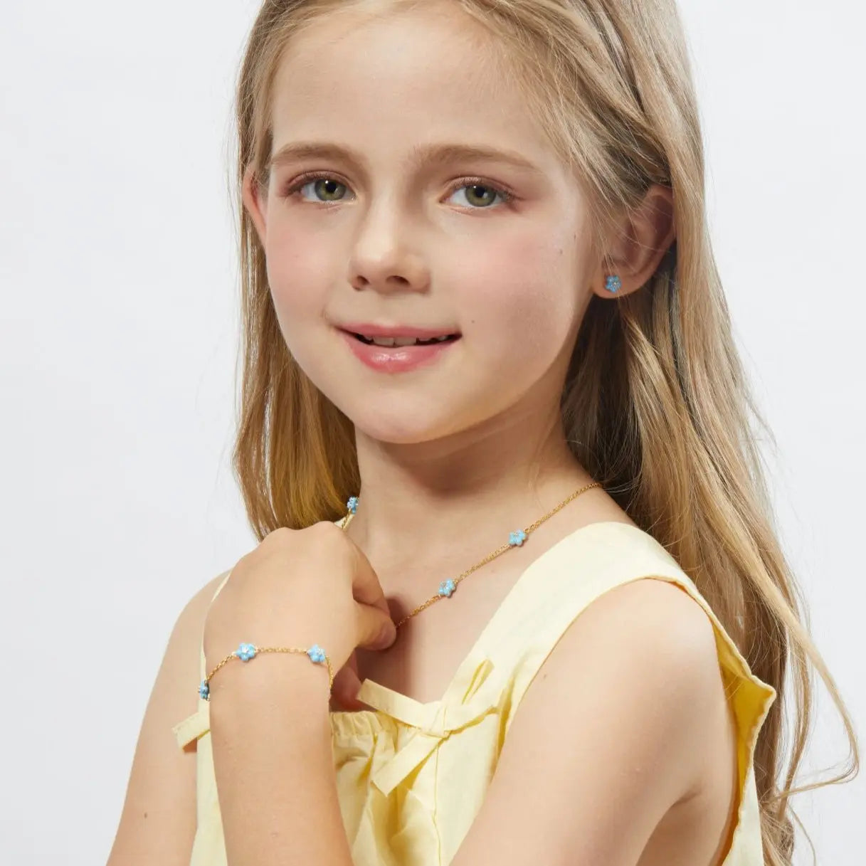 Petit Daisy Sky Blue Necklace Anna Zuckerman