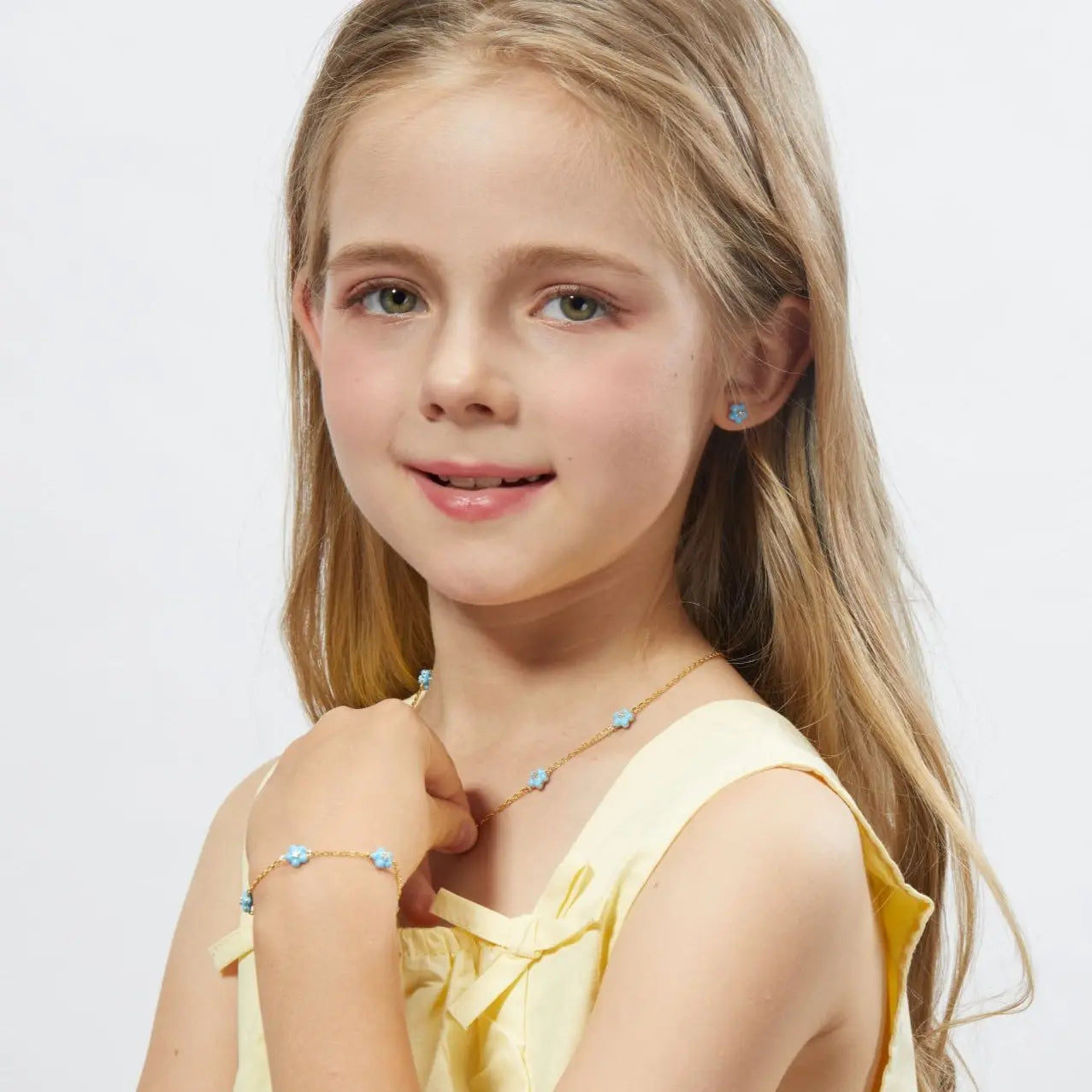 Petit Sky Blue Daisy Bracelet Anna Zuckerman