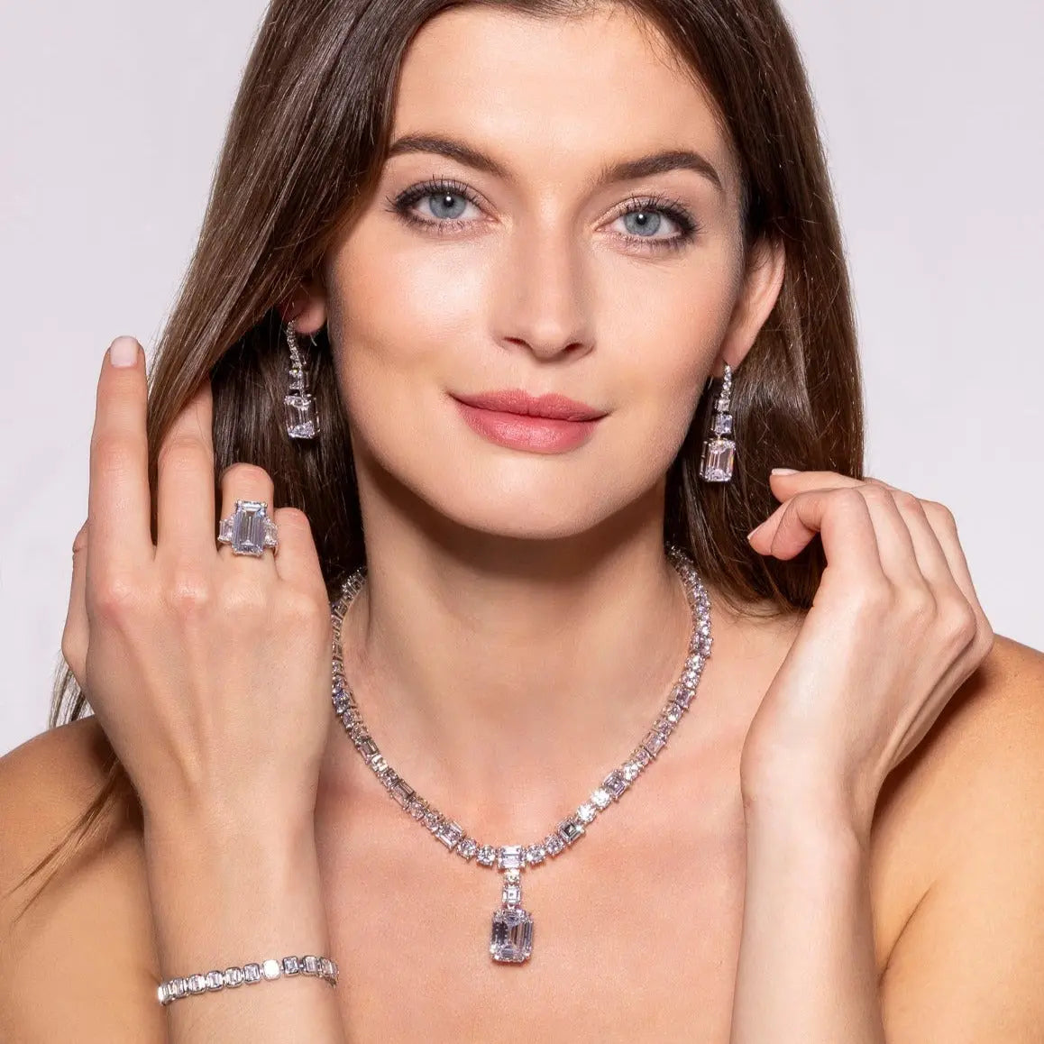 Rendezvous 3 Stone Ring - Anna Zuckerman