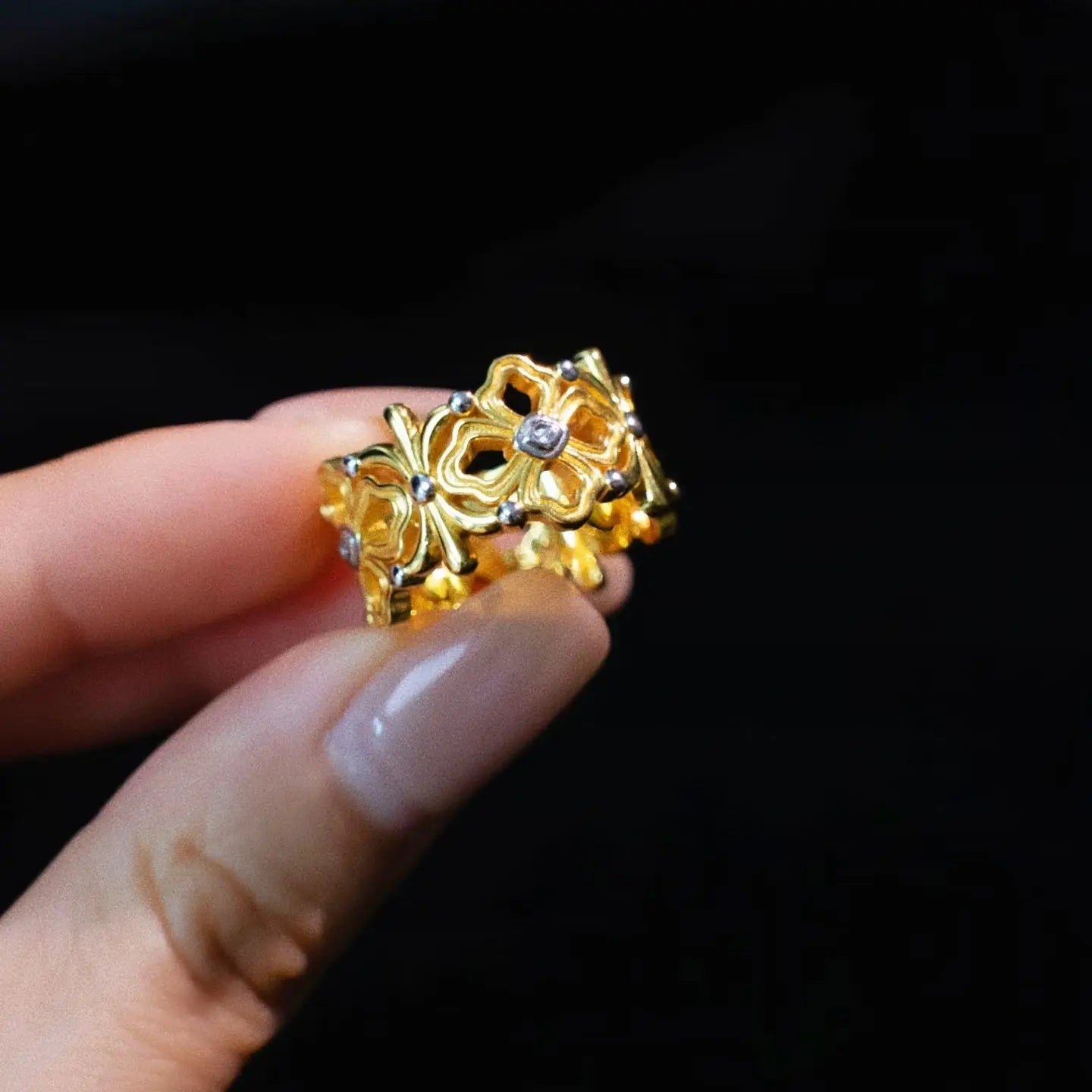 Rosette Band in Gold Anna Zuckerman