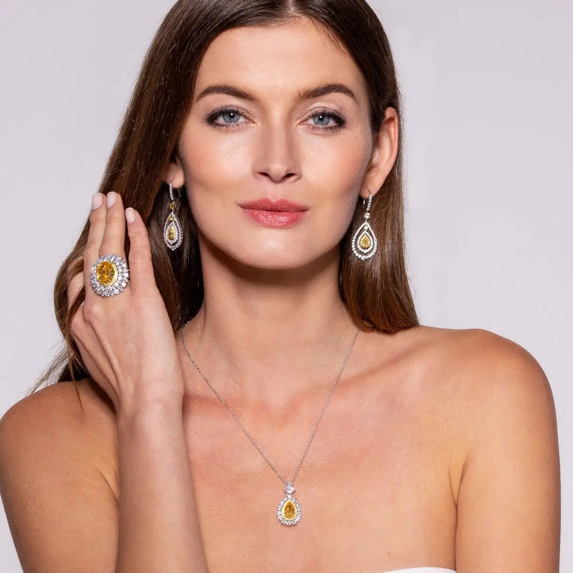 Royal Carina 25 Carat Ring XL - Anna Zuckerman