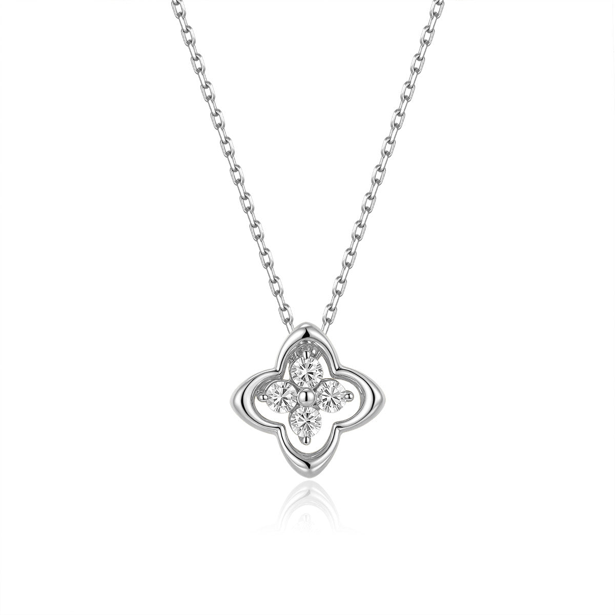 Clover Necklace in Platinum